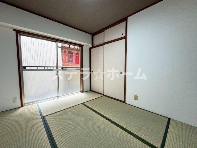 ユニーブル岡町の和室|明るい和室です