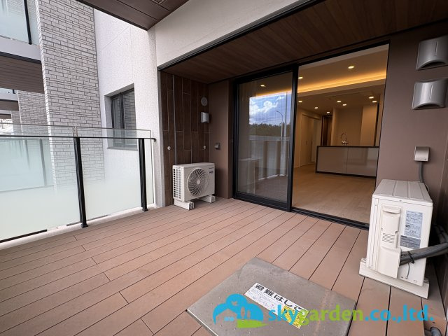 クリオ鵠沼海岸グランロワのバルコニー|暖かな日差しのふりそそぐバルコニー