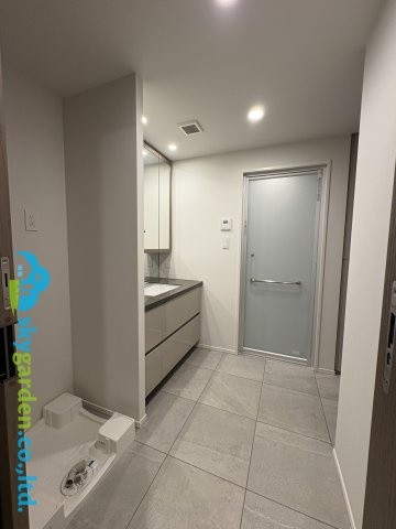 クリオ鵠沼海岸グランロワの脱衣所|玄関からも入れる洗面脱衣室