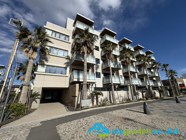 クリオ鵠沼海岸グランロワの外観|海岸沿いの瀟洒な外観のマンションです