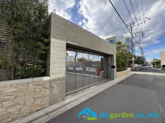 クリオ鵠沼海岸グランロワの駐車場|駐車場ゲート