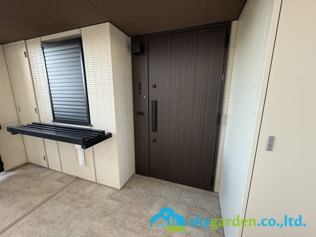 クリオ鵠沼海岸グランロワの玄関