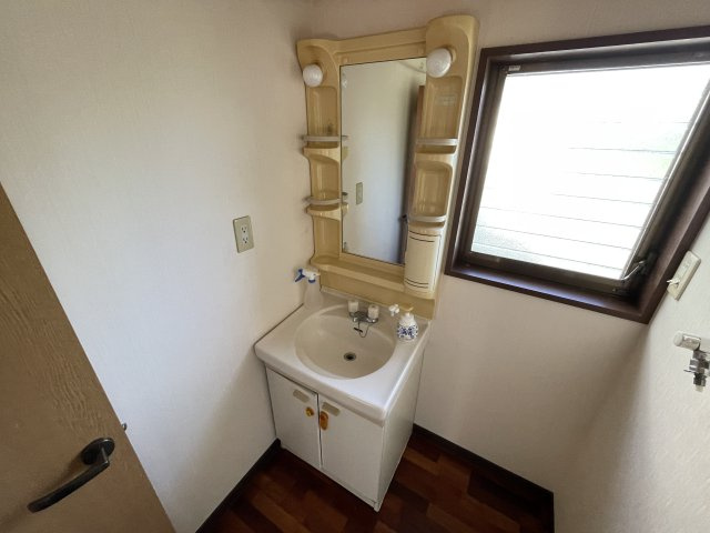 長生村岩沼　3DKの独立洗面台