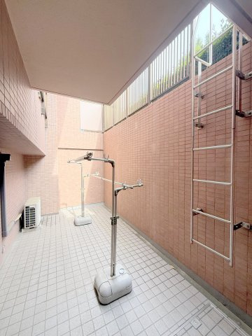 イトーピア都立家政リブルのバルコニー|ドライエリア