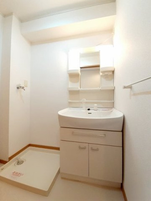 【洗面所】 | シエル・ヴェルソーⅡ | 忙しい朝には欠かせない洗面所です