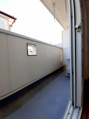 【バルコニー】 | シエル・ヴェルソーⅡ | 暖かな日差しのふりそそぐバルコニー