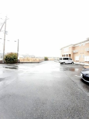 【駐車場】 | ユニゾン・スクエアⅢ | 車をお持ちの方に嬉しい駐車場付きの物件です