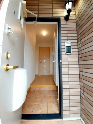 【玄関】 | ユニゾン・スクエアⅢ | 収納もある玄関です