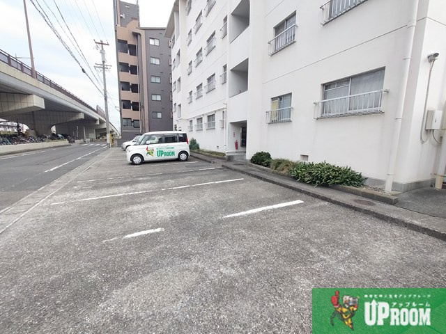 メゾンショーホーの駐車場