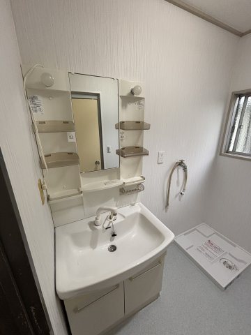 田名戸建の洗面所