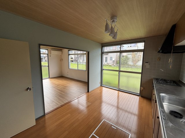 田名戸建の居間・リビング