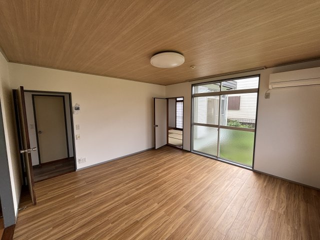 田名戸建の洋室