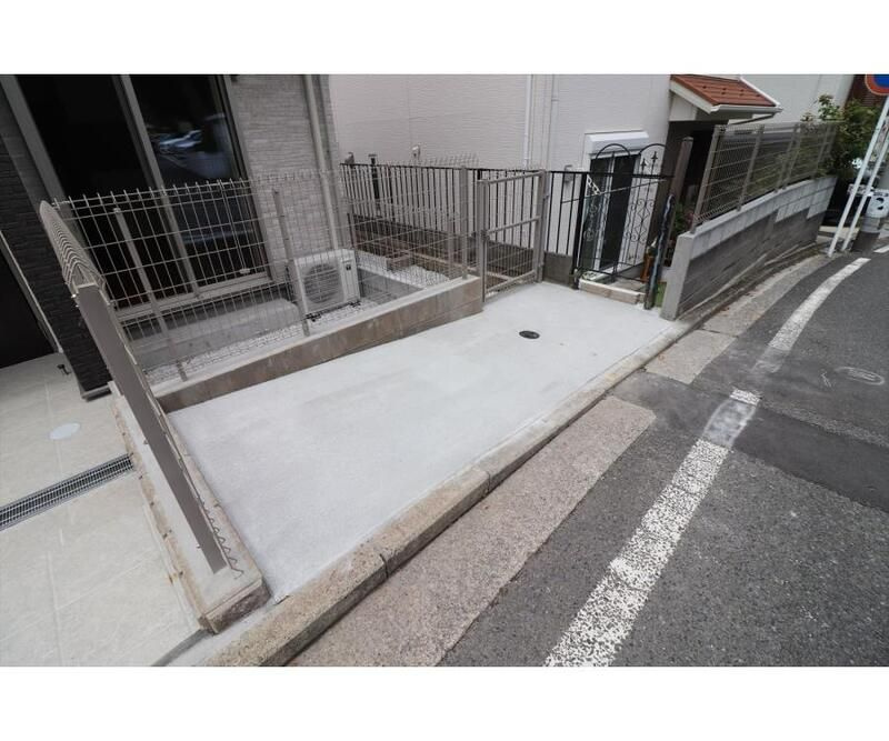 ブランシール山手の駐車場