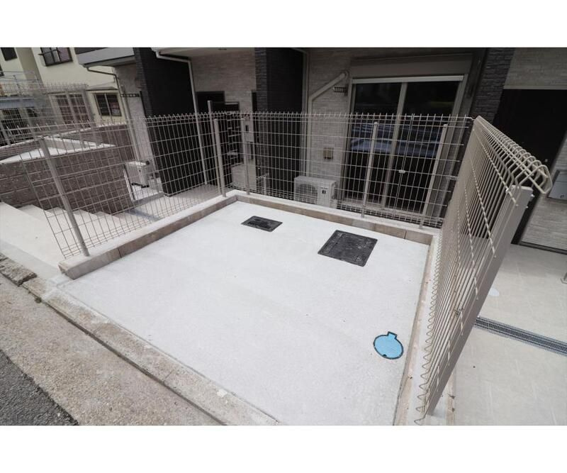 ブランシール山手の駐車場