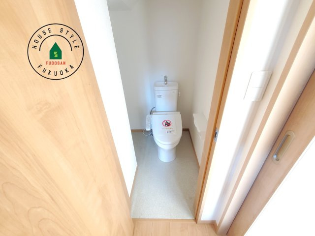 福岡市東区青葉6丁目第1-2棟（B号棟）の内観：施工例|温水洗浄便座を完備しております。2ヶ所にトイレがあるのは朝の慌ただしい時間も安心です。