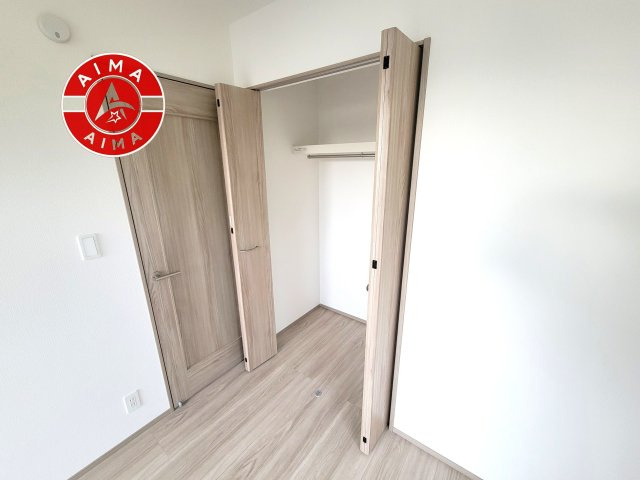 福岡市東区青葉6丁目第1-2棟（B号棟）の収納|洋服や大きな荷物が多い方や人数の多いご家族などは、一般的なクローゼットよりもウォークインクローゼットのほうが使い勝手が良いです。