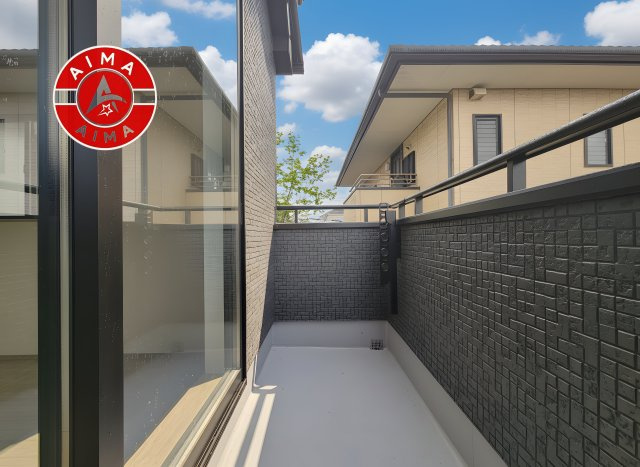福岡市東区青葉6丁目第1-2棟（B号棟）のバルコニー|風をしっかりと感じられるバルコニーでは、毎日が洗濯日和です。広々としているので洗濯も楽しくなるでしょうし、気分転換にバルコニーからの眺めを楽しむのもいいでしょう。