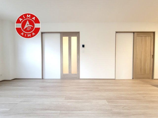 福岡市東区青葉6丁目第1-2棟（B号棟）の居間・リビング|キッチンからリビングをしっかり確認できます。家族の笑顔があふれる空間になりそうですね。同社