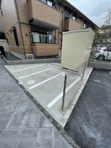 ベル フロレゾンの駐車場