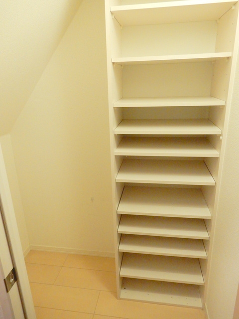 Del　Sole　OYAMADAIのその他|階段下の収納スペース