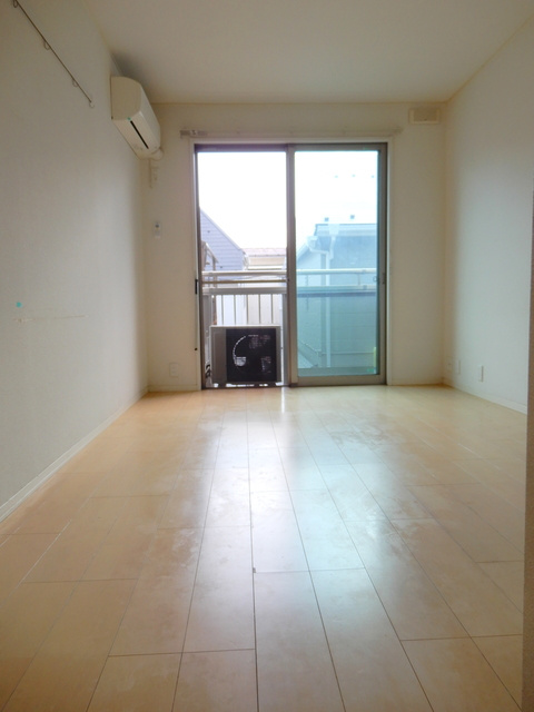 Del　Sole　OYAMADAIの居間・リビング|最上階角部屋2面採光　明るい室内