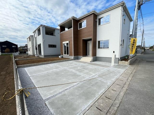 リーブルガーデン第１下野大光寺　新築一戸建ての前面道路含む現地写真