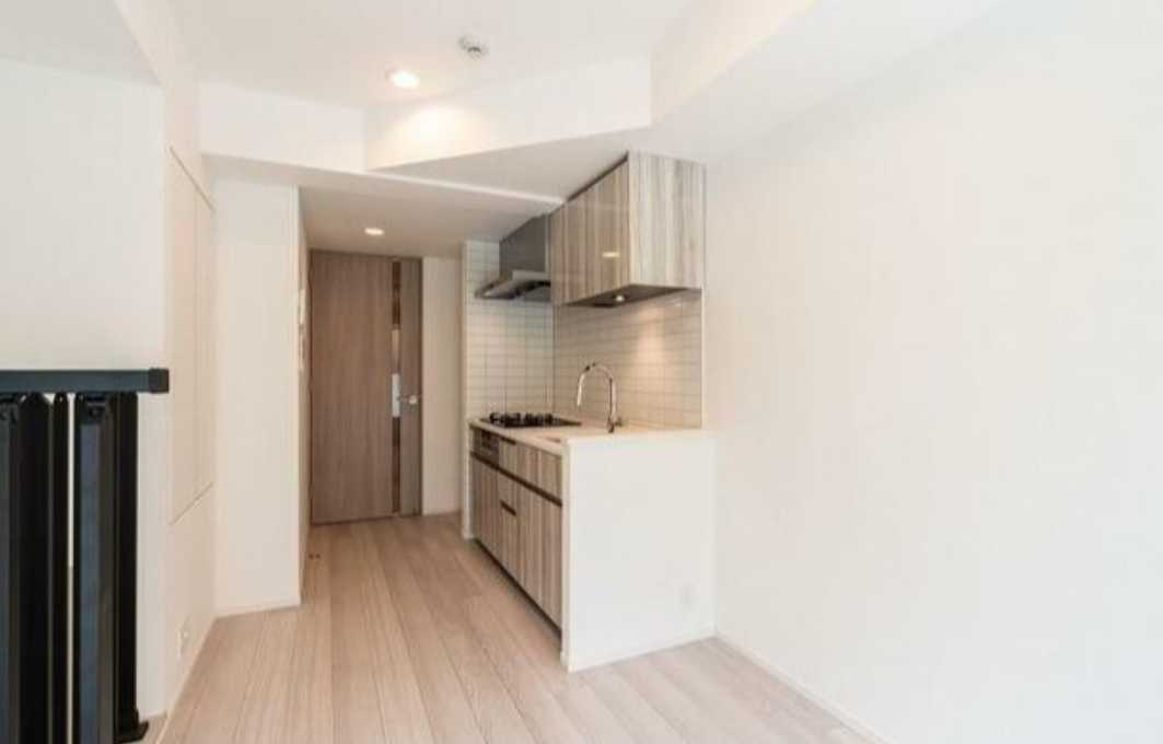 ベルファース駒沢三丁目　礼金0　フリーレント2か月　築浅の居間・リビング