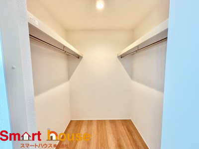 【収納】 | 相模原市中央区宮下本町　新築３棟 | クローゼットがあるだけでシャレの楽しみも増えますね♪
お洋服だけではなく普段使わない物などをしまえるので部屋も気持ちもスッキリ！