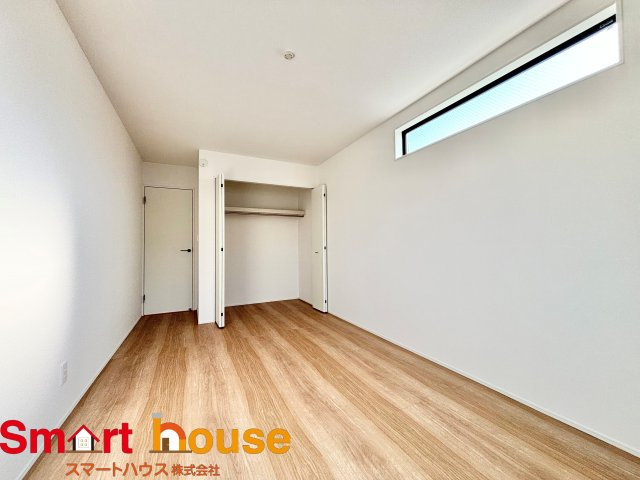 【洋室】 | 相模原市中央区宮下本町　新築３棟 | 充分な広さと収納機能を備えた部屋はお子様の自発性と成長を促します。お子様の成長を支える、勉強や好きなことに没頭する学びの空間にいかがですか？