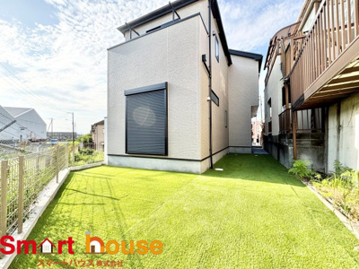 【外観】 | 相模原市中央区宮下本町　新築３棟 | 外壁が周囲の街並みと青空に生えるお洒落な仕上がり！周囲には高い建物のないエリア。青い空が大きく感じますね。