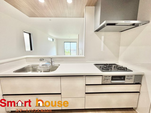 【キッチン】 | 相模原市中央区宮下本町　新築３棟 | キッチンワークしながら大切な家族との会話を楽しむ。家族のコミュニケーションが生まれるキッチンです♪