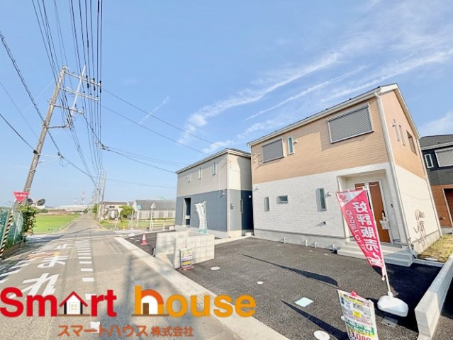 厚木市上落合第4　新築10棟の前面道路含む現地写真|お住まいの前面道路が広いと駐車が楽になり、陽当たりも遮られないので明るく居心地の良いお家になります♪