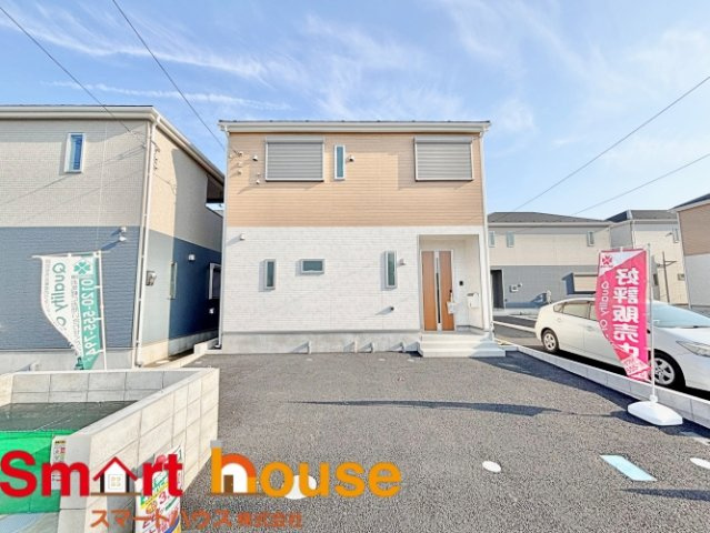 厚木市上落合第4　新築10棟の外観|外壁が周囲の街並みと青空に生えるお洒落な仕上がり！周囲には高い建物のないエリア。青い空が大きく感じますね。