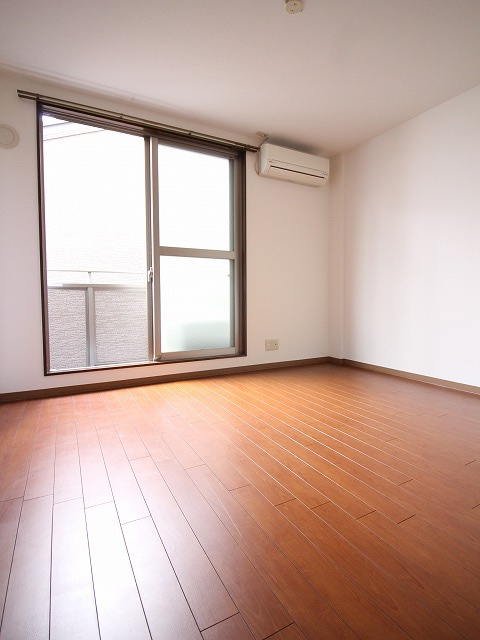 プリモベント長岡天神の洋室