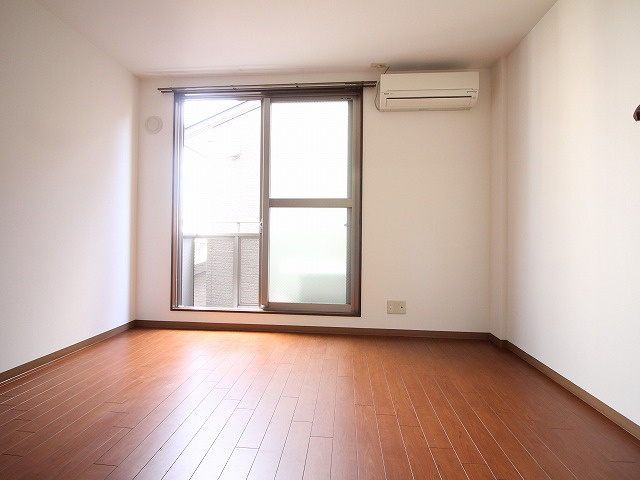 プリモベント長岡天神の洋室