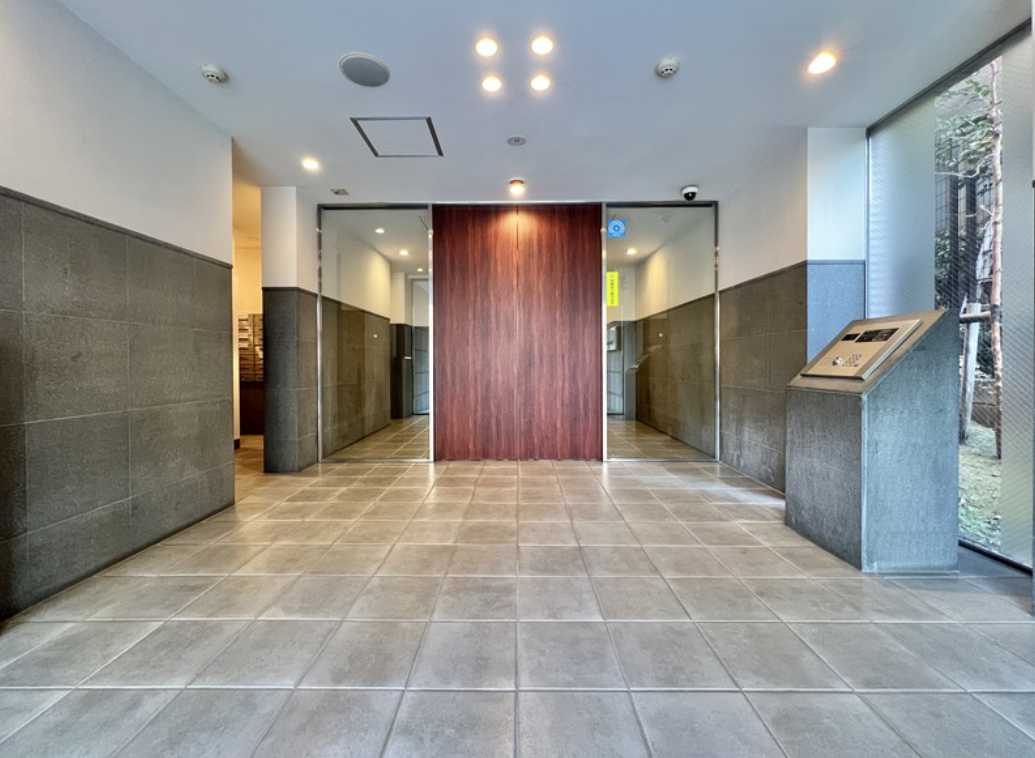 プライムアーバン用賀　ペット相談　角部屋　オートロックのロビー