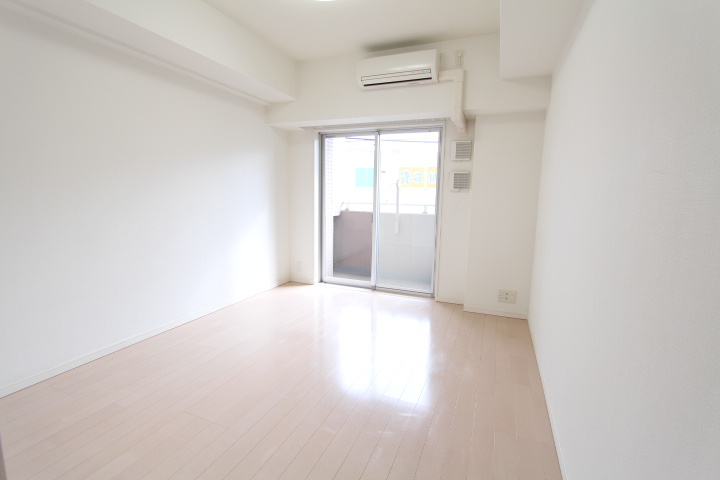 プライムアーバン用賀　ペット相談　角部屋　オートロックの居間・リビング