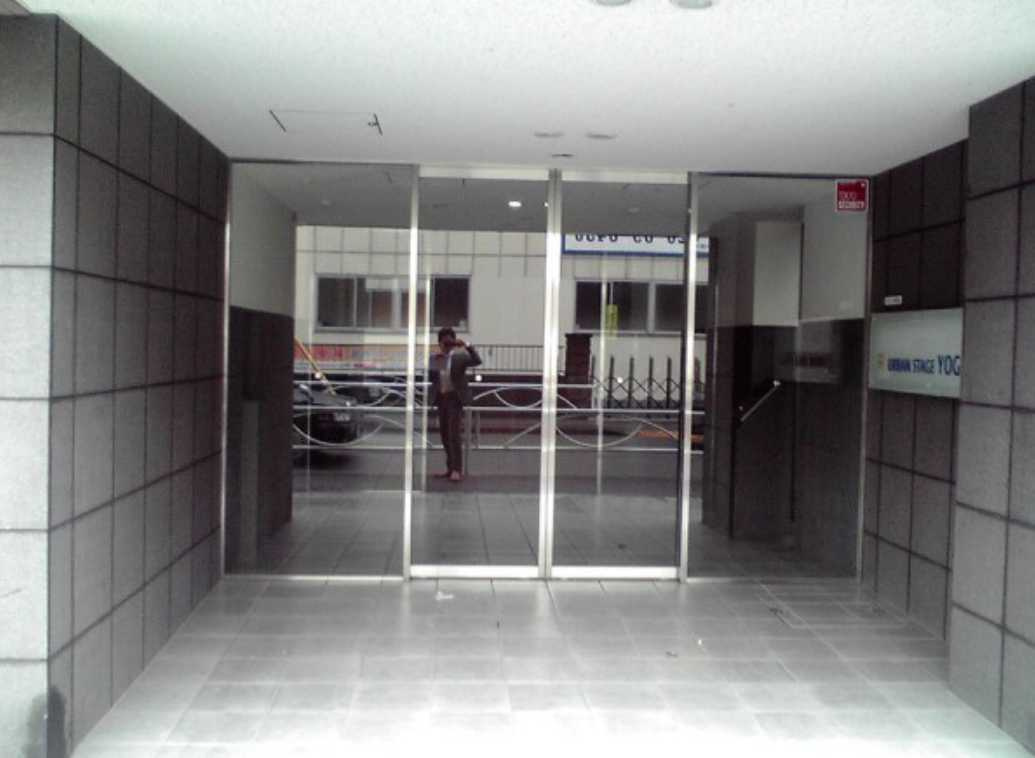 プライムアーバン用賀　ペット相談　角部屋　オートロックのエントランス