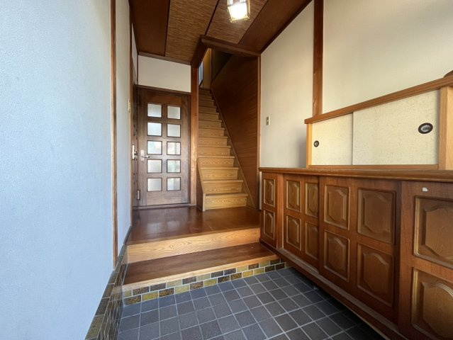 桂艮町一戸建の玄関