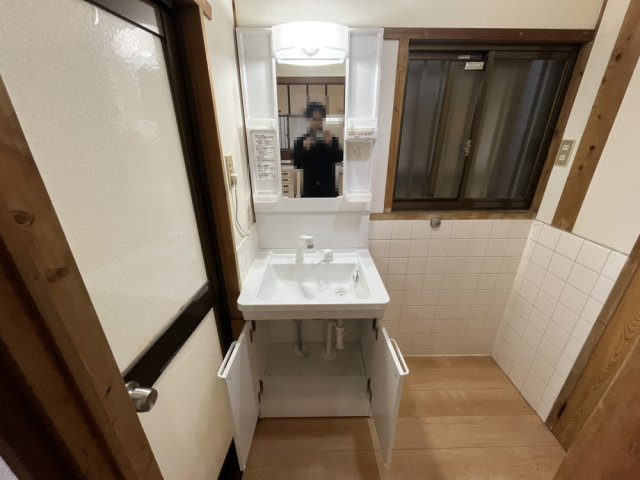 桂艮町一戸建の独立洗面台