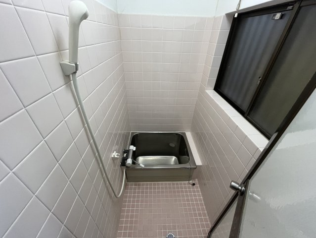 桂艮町一戸建の浴室