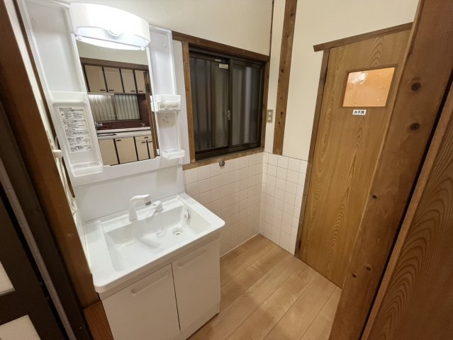 桂艮町一戸建の洗面所