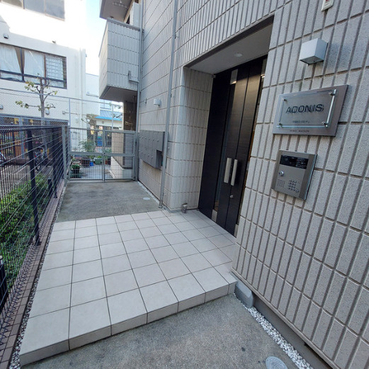 アドーニスのロビー