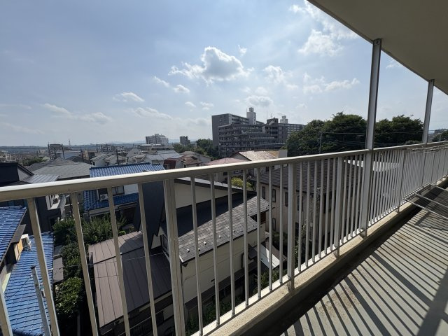 ライオンズマンション拝島のバルコニー|バルコニーからの眺めを楽しみながら食事をしませんか