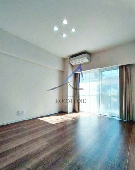 ロイヤル立石マンションの居間・リビング|洋室のお部屋です。