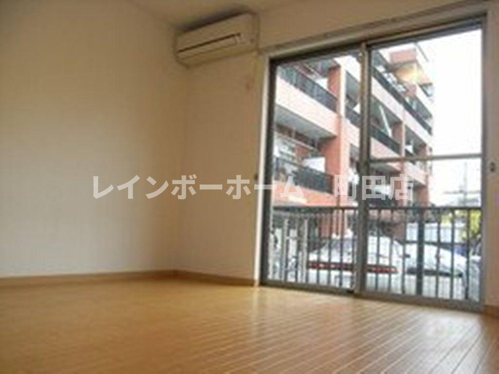 エルマーノ相模原Ａ棟※初期費用分割あと払いサービス利用可能物件の居間・リビング