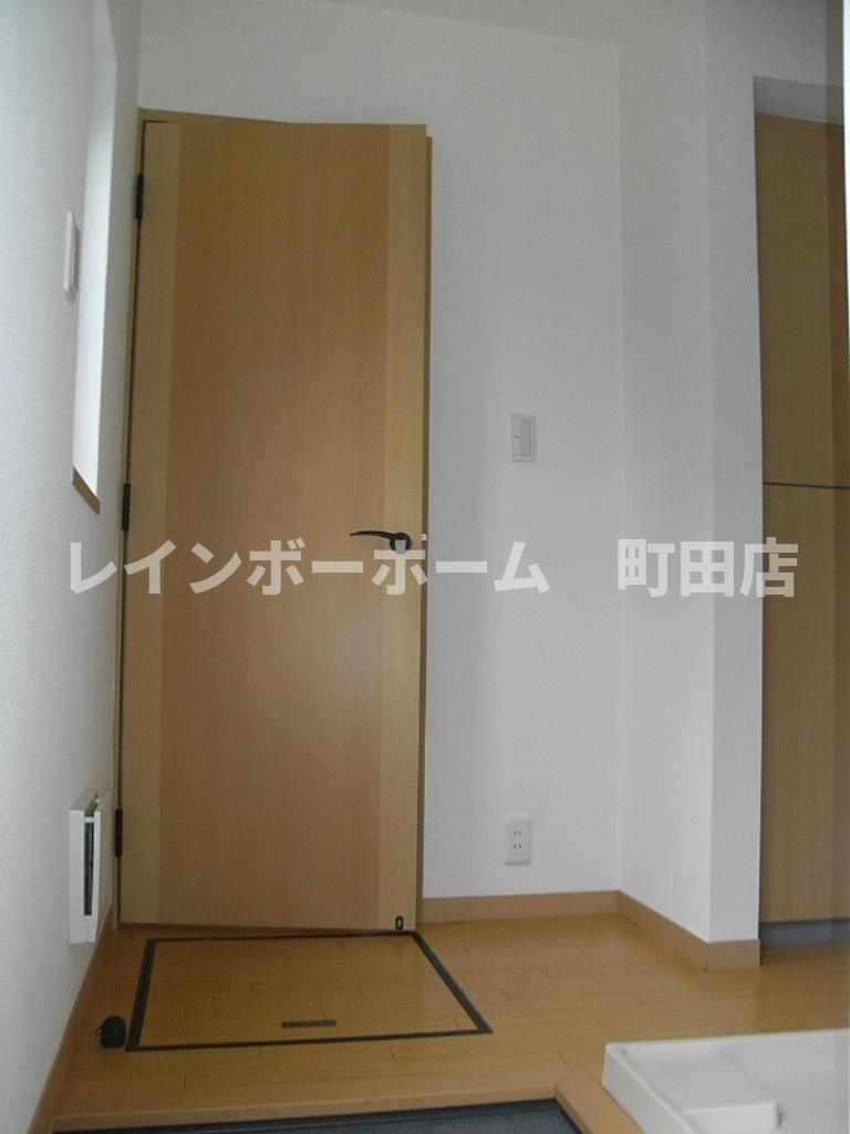 エルマーノ相模原Ａ棟※初期費用分割あと払いサービス利用可能物件の玄関