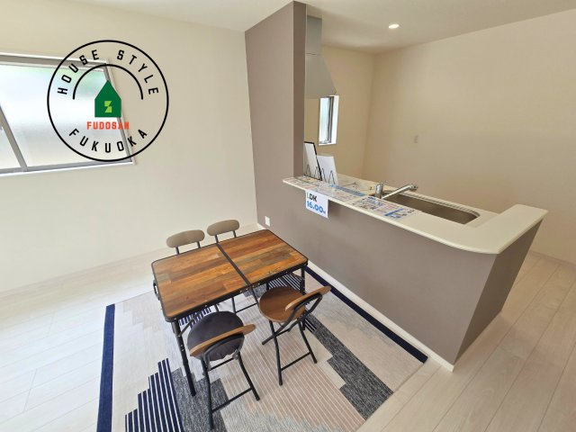 糟屋郡篠栗町庄6丁目第1-1棟（1号棟）の内観：施工例|キッチンから立ち込める香りが今日の料理を期待させます。