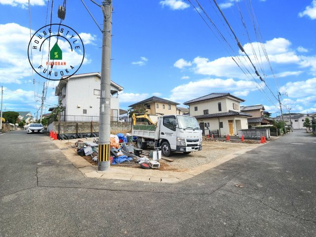 福岡市東区青葉6丁目第1-2棟（B号棟）の前面道路含む現地写真|見学の時間などお気軽にお問い合わせ下さい。