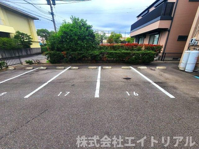 大脇ビルの駐車場